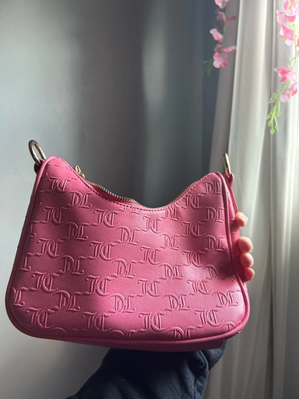 Unknown Brand Pink Shoulder Bag with Decorative Logo - Picture 3 of 5